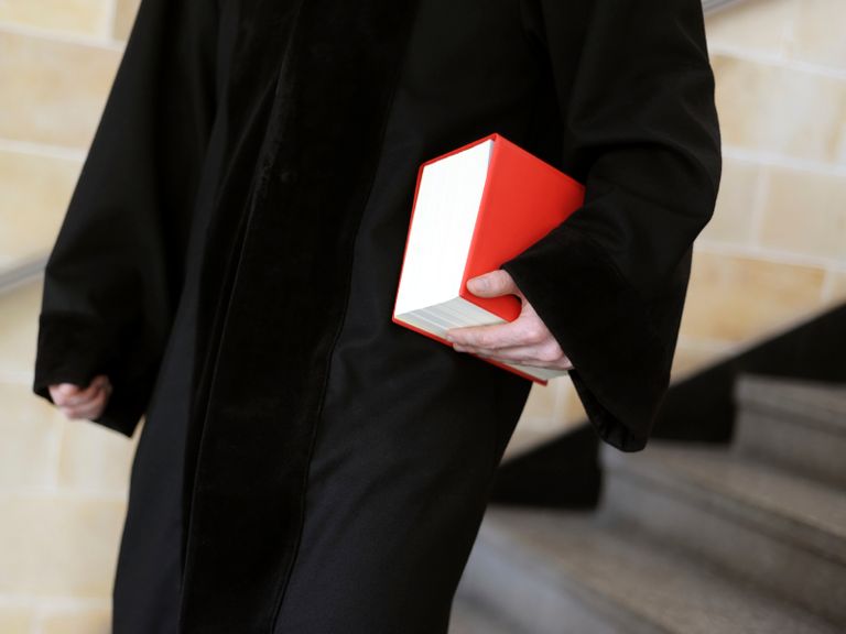 Maître Cécile Chambeslin vous accompagne dans votre parcours judiciaire en droit pénal, droit des victimes, réparation des dommages subis et droit de la famille